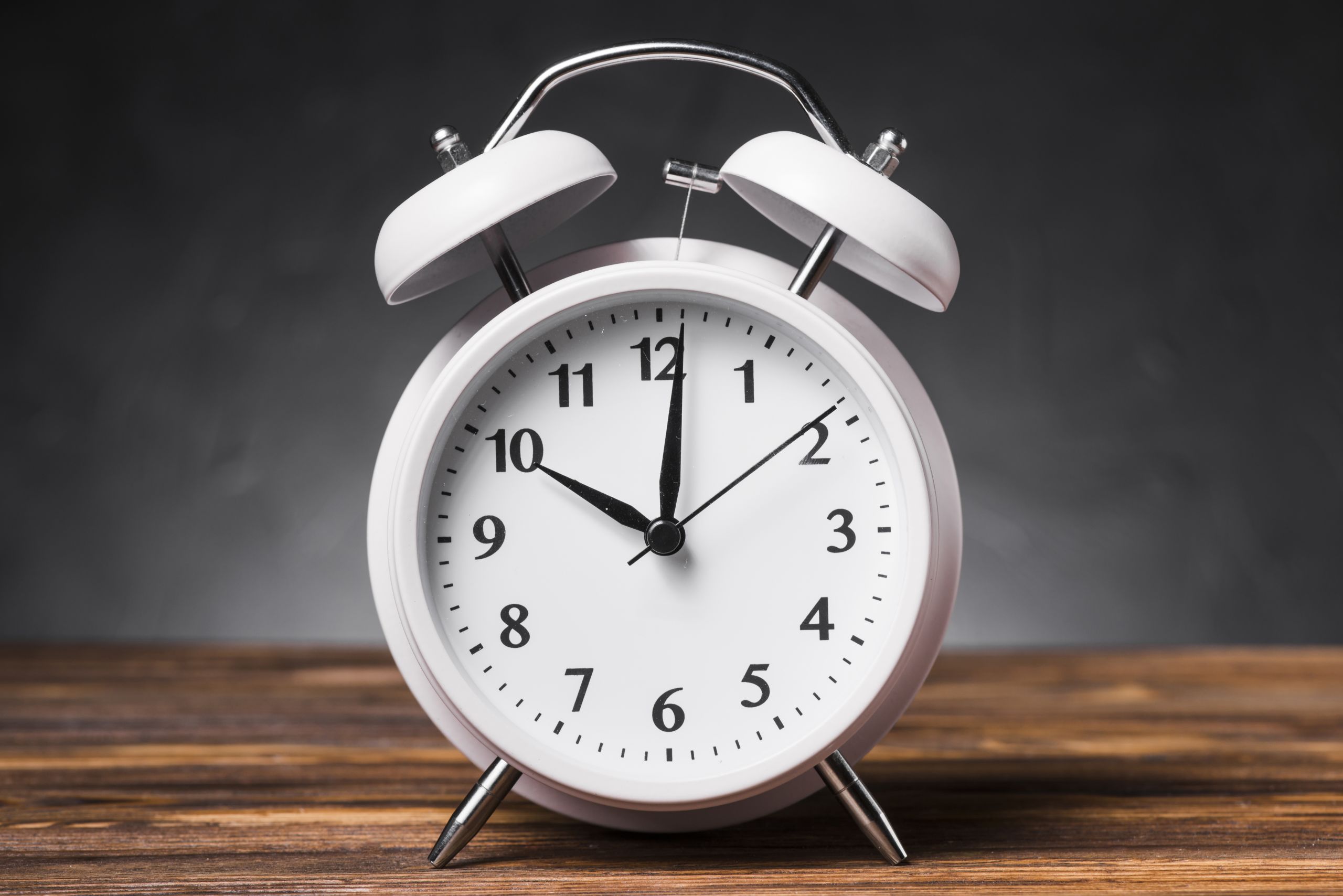 Un vin donne le meilleur entre 10 heures et midi / Freepik