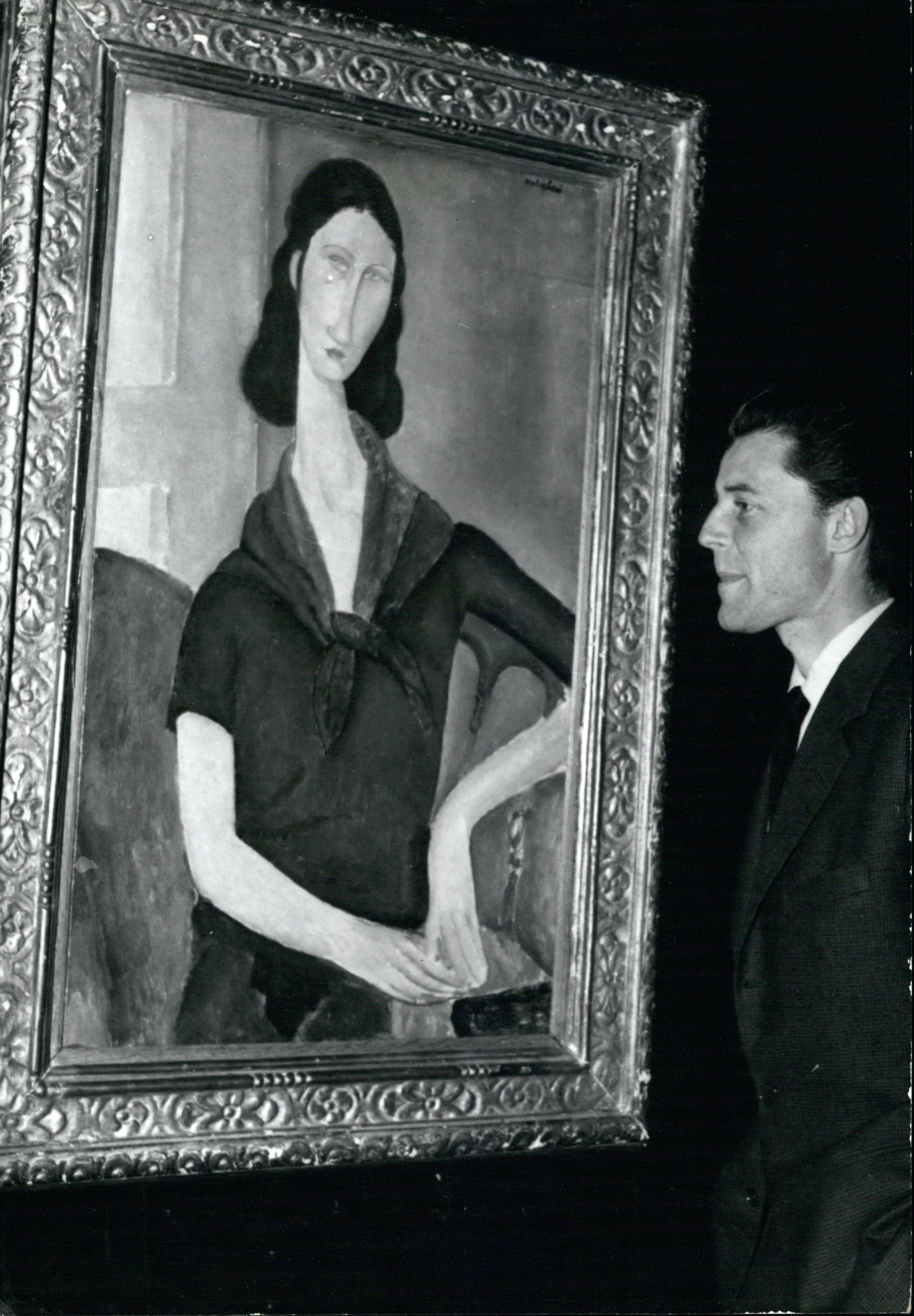Devant le portrait de Jeanne Hibuterne par Modigliani, lors de la sortie de "Montparnasse 19" de Jacques Becker / Keystone Pictures - MaxPPP