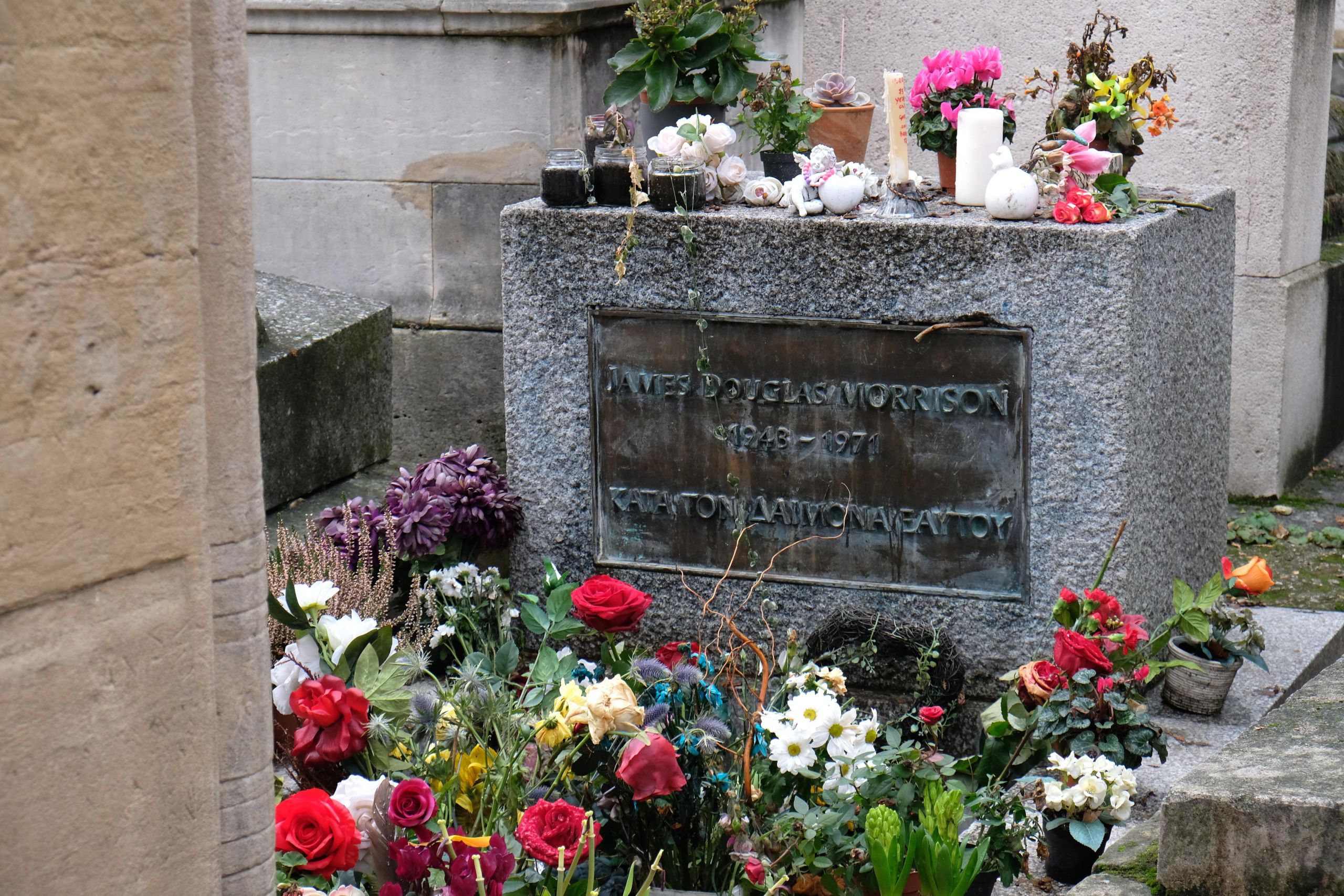 La tombe de Jim Morrison au cimetière du Père Lachaise / Photo Michel Houet - Belpress - MaxPPP
