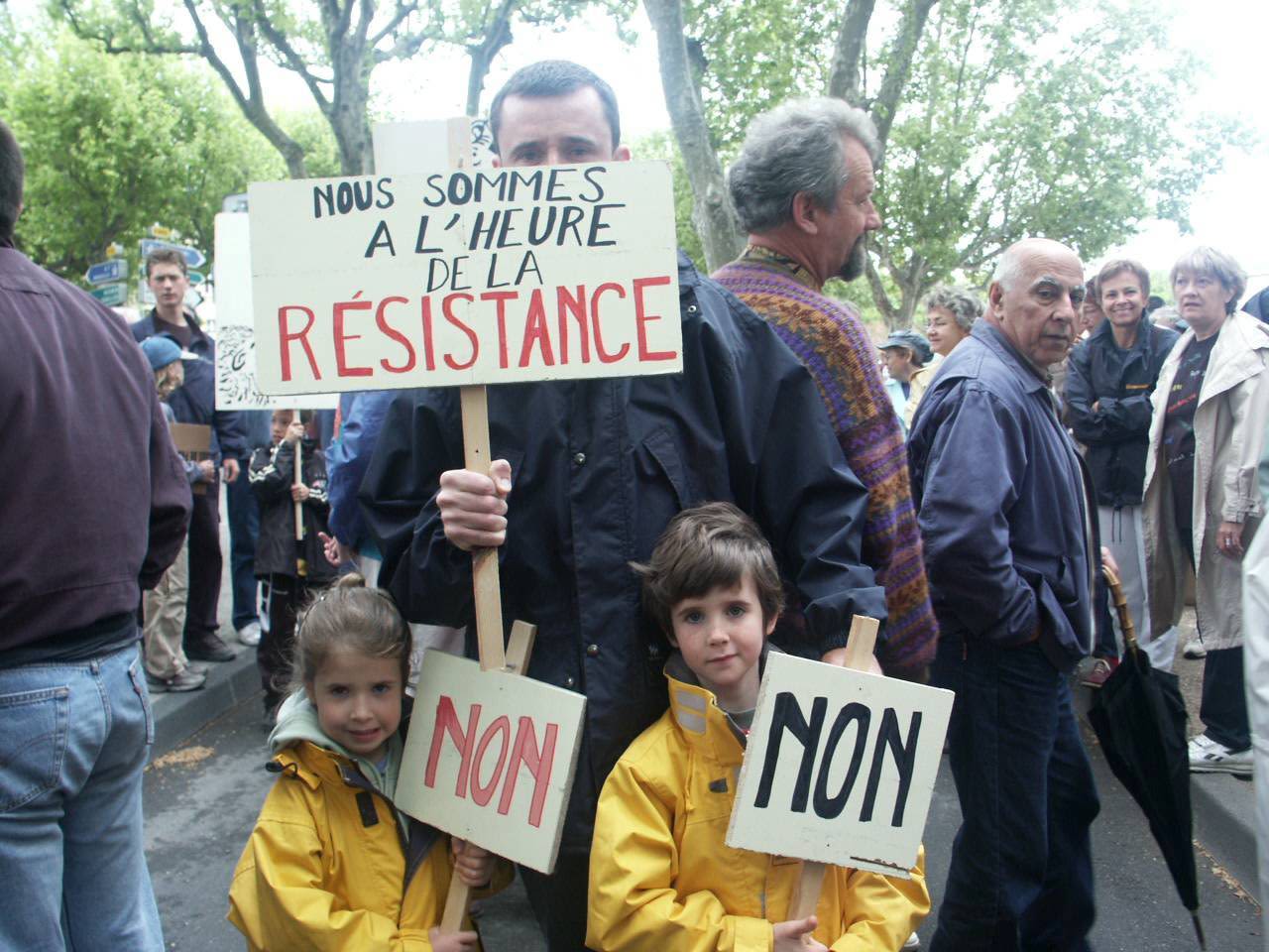 Dans la rue en famille pour faire barrage au FN / La Provence