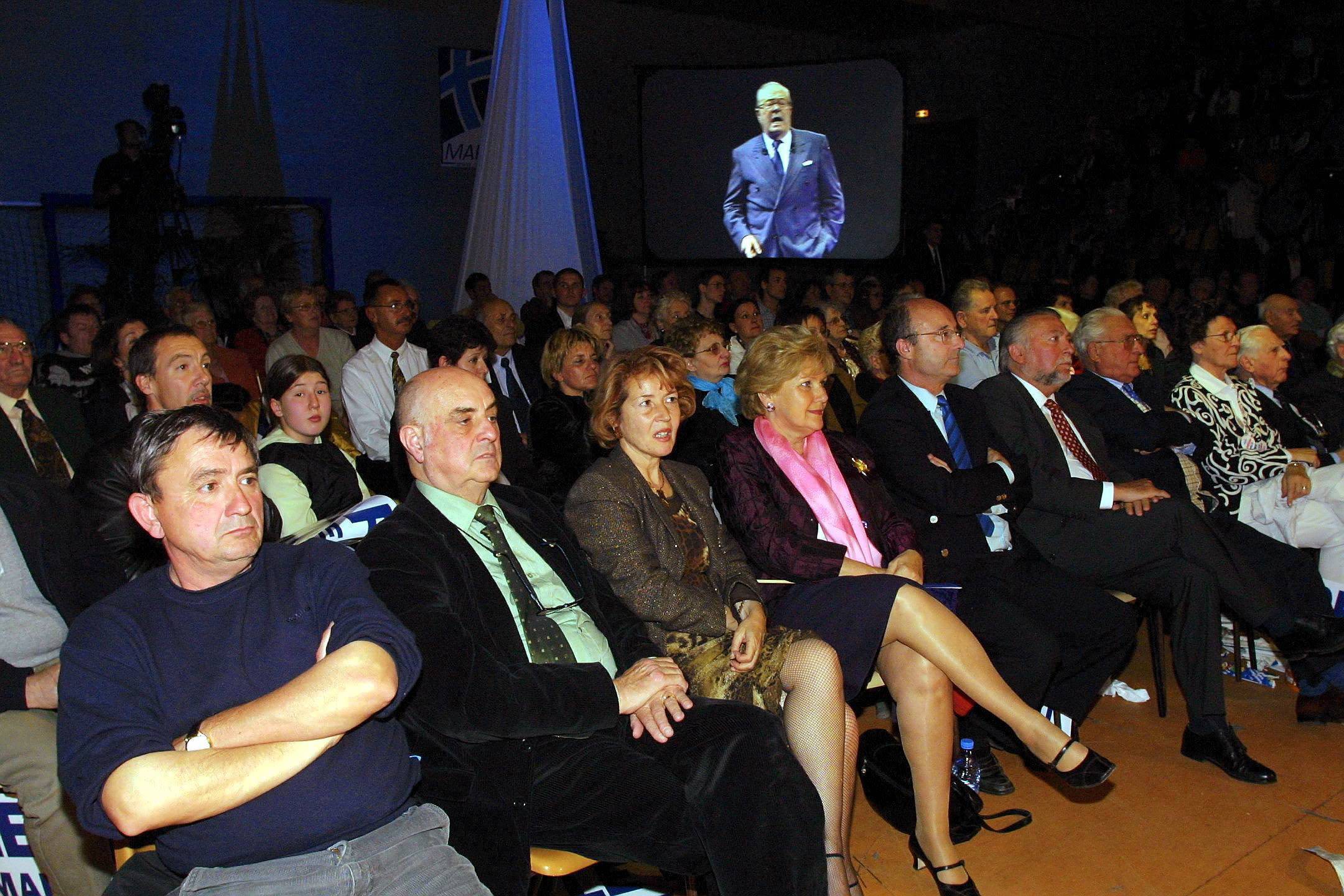 Meeting de Jean-Marie Le Pen le 2 mai au Palais des sports de Marseille / La Provence