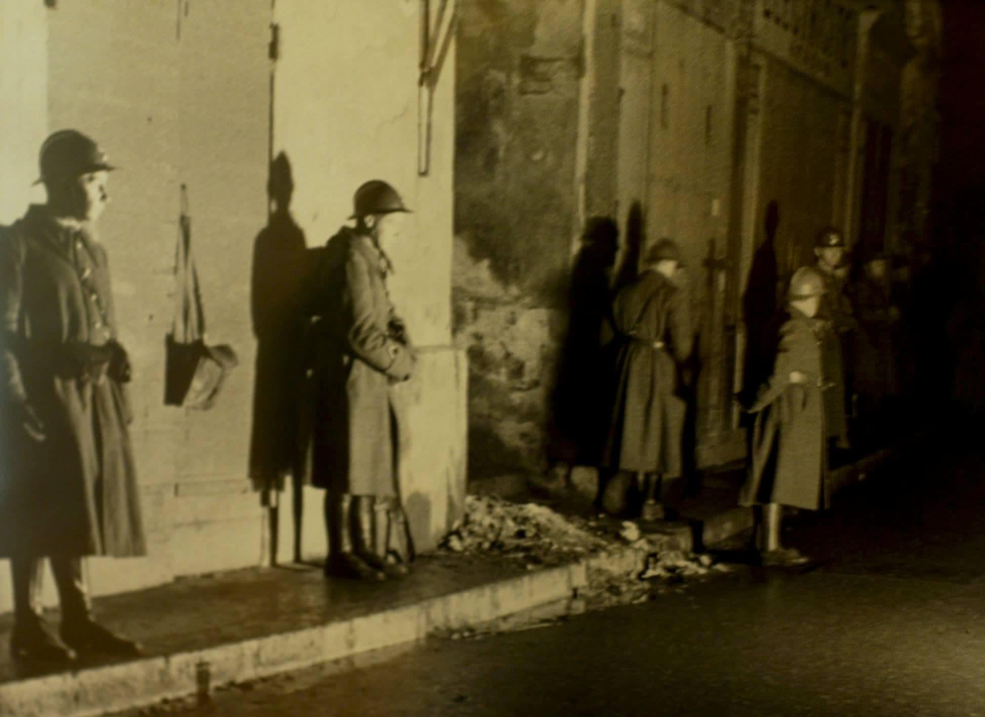 Dans la nuit du 22 janvier, le centre de Marseille est investi par des forces françaises / La Provence