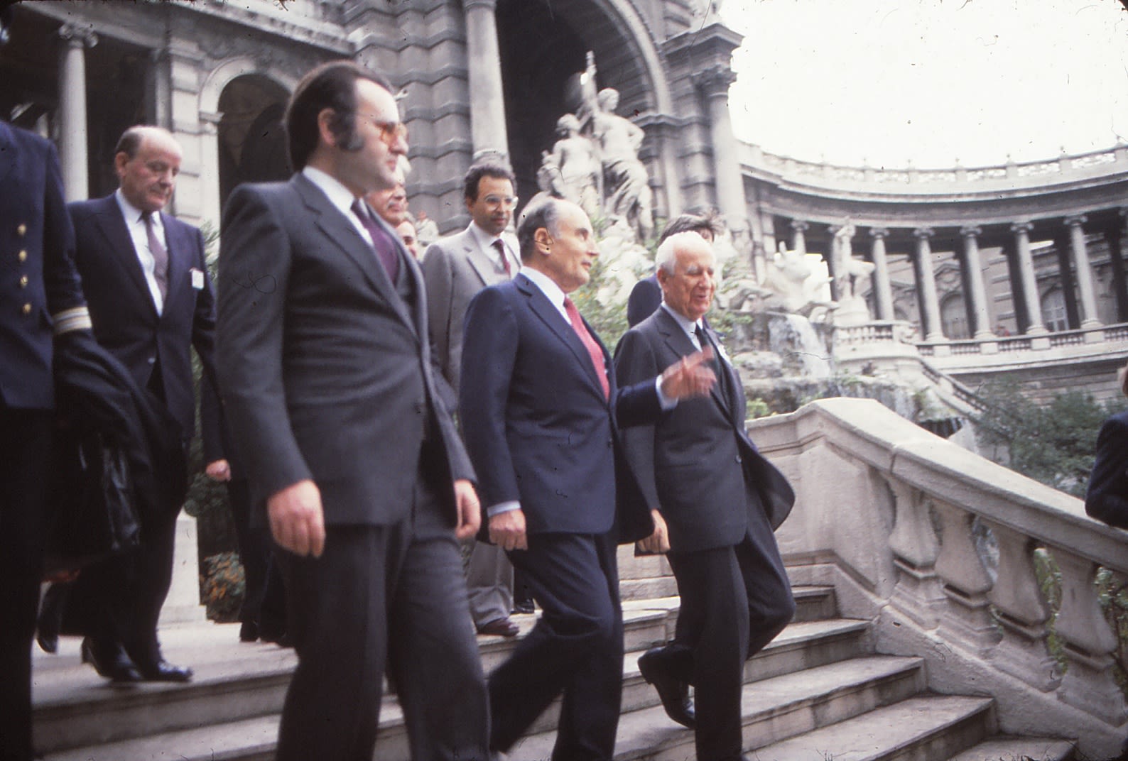 François Mitterrand et Gaston Defferre pour l'inauguration d'une exposition à Marseille / La Provence
