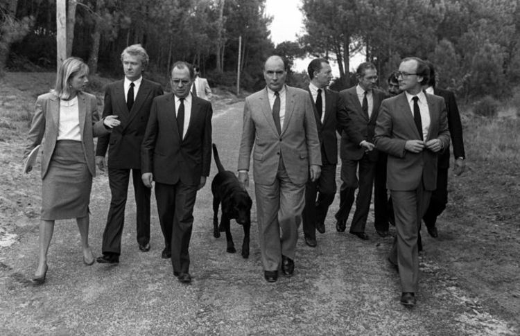 Michel Vauzelle (à gauche) au coeur de la garde rapprochée de François Mitterrand / La Provence