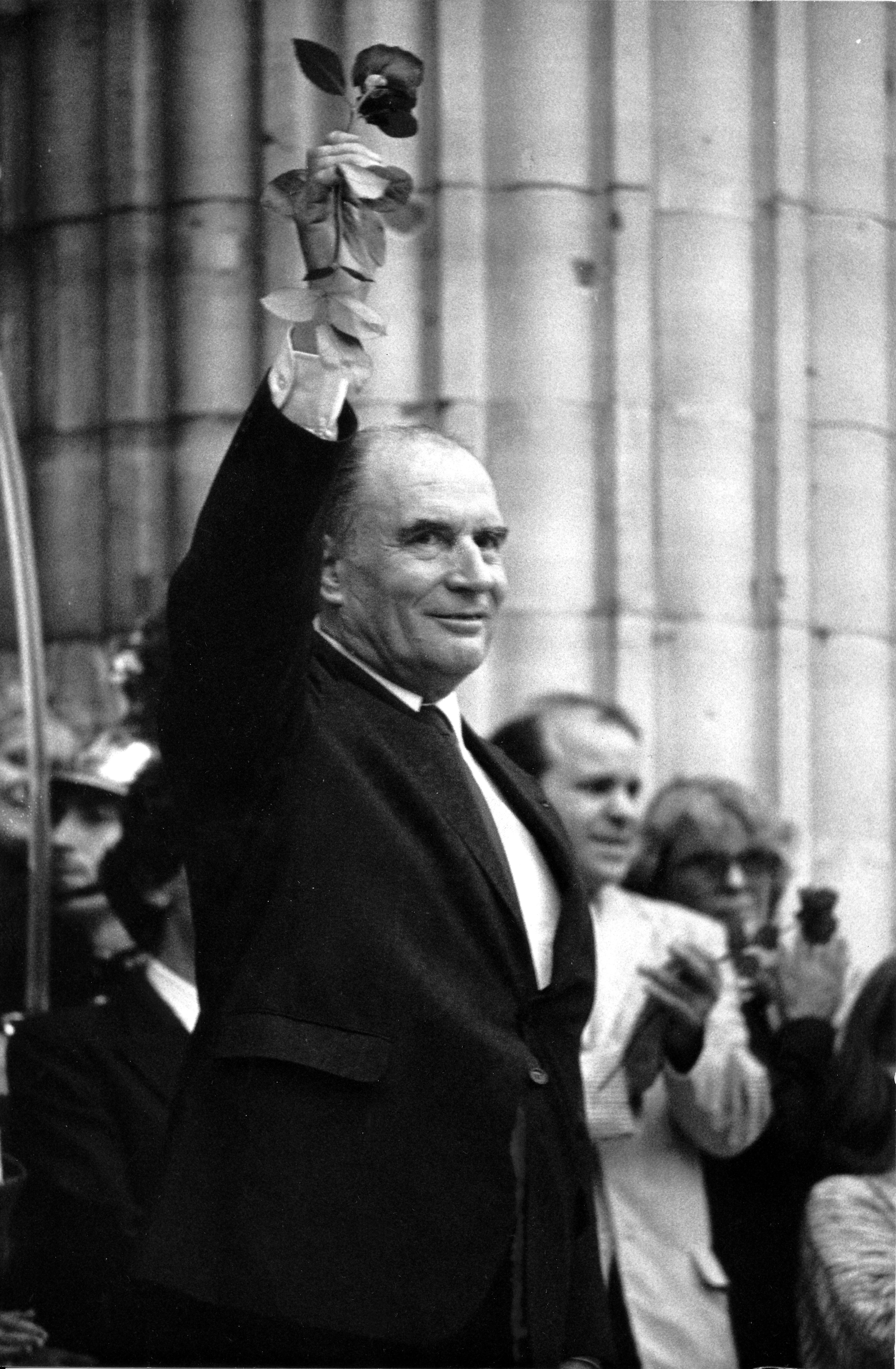 Lors de la cérémonie d'investiture devant le Panthéon, le 21 mai 1981 à Paris / La Provence