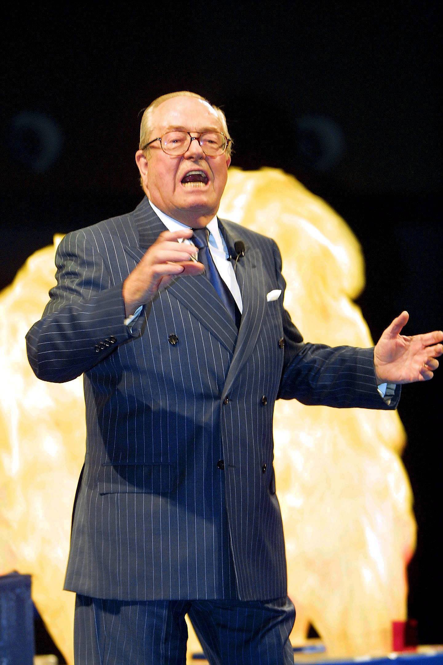 Jean-Marie Le Pen en meeting à Marseille après sa qualification pour le second tour / La Provence