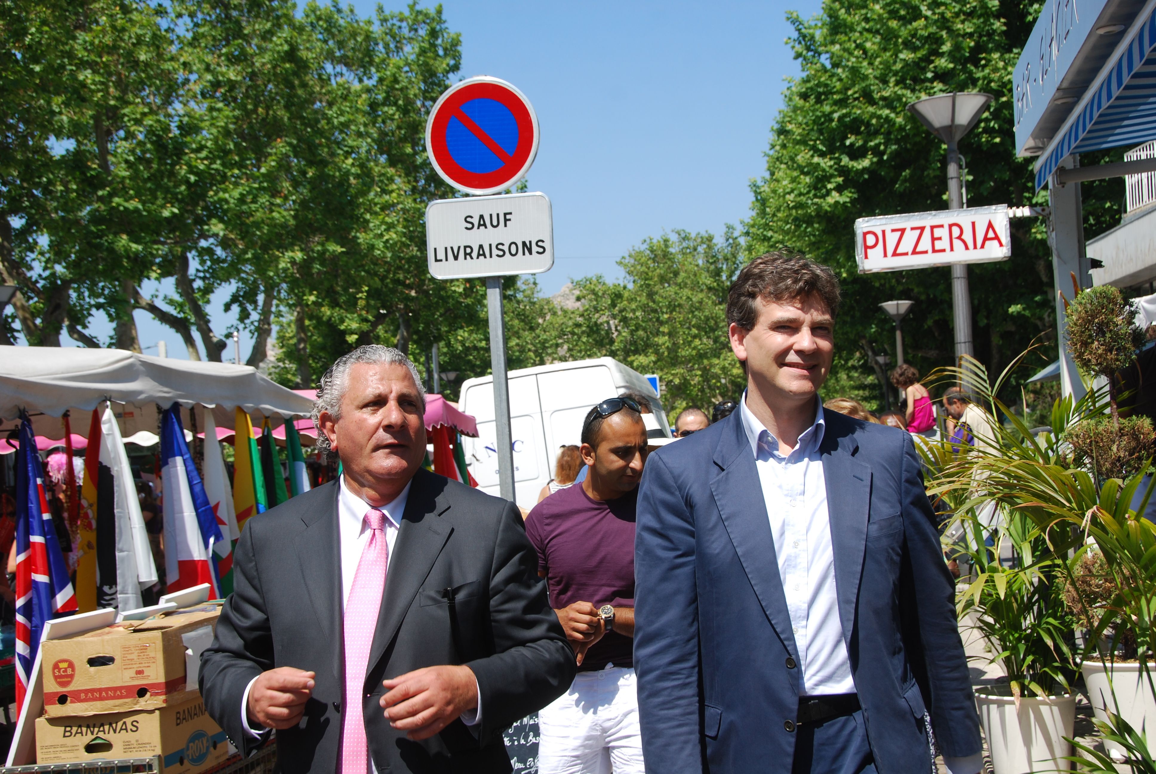 En visite à Marseille au printemps 2010, Arnaud Montebourg est alerté sur les dérives de la Fédération PS 13 / La Provence