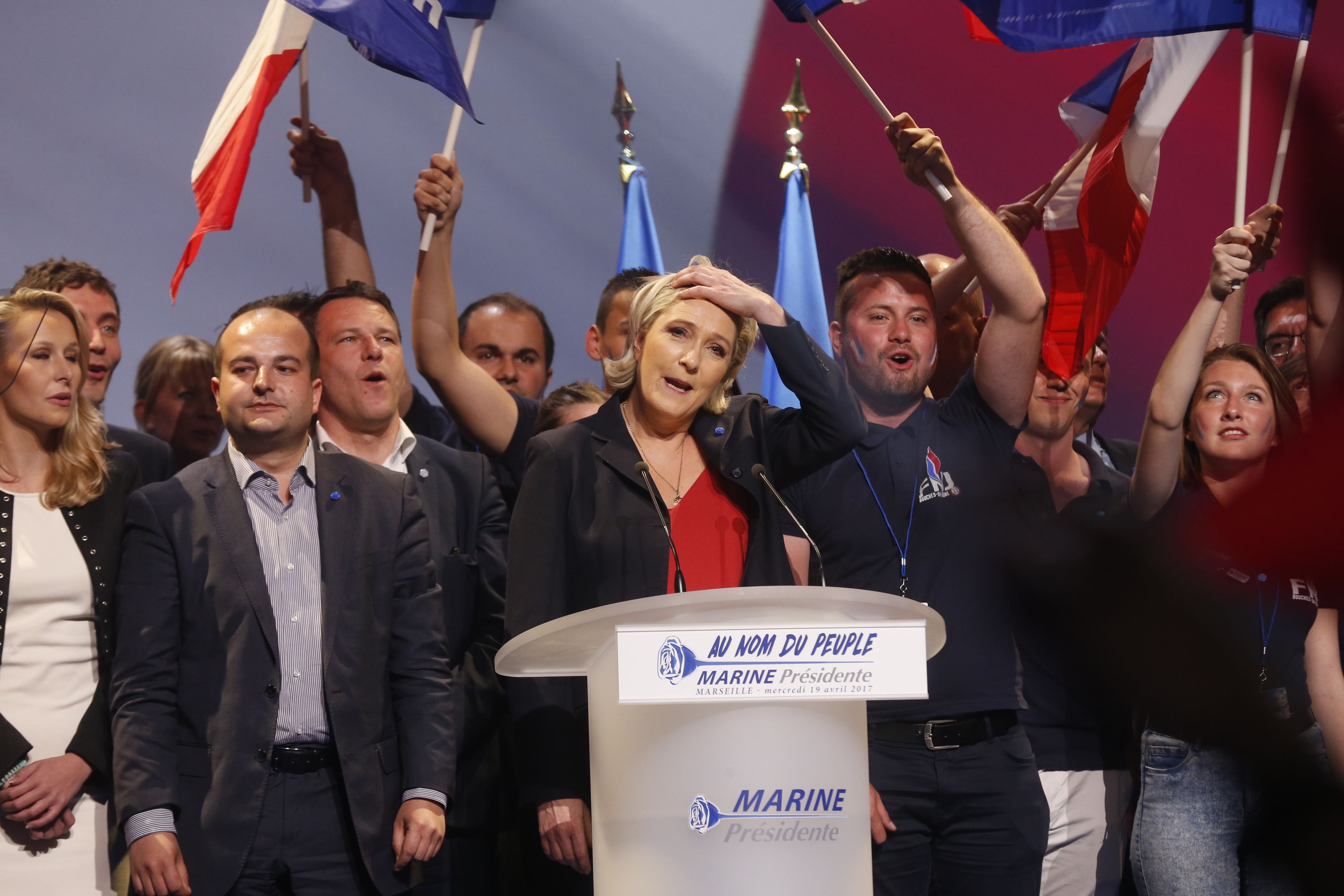 David Rachline entre Marion Maréchal-Le Pen et Marine Le Pen / Photo Nicolas Vallauri