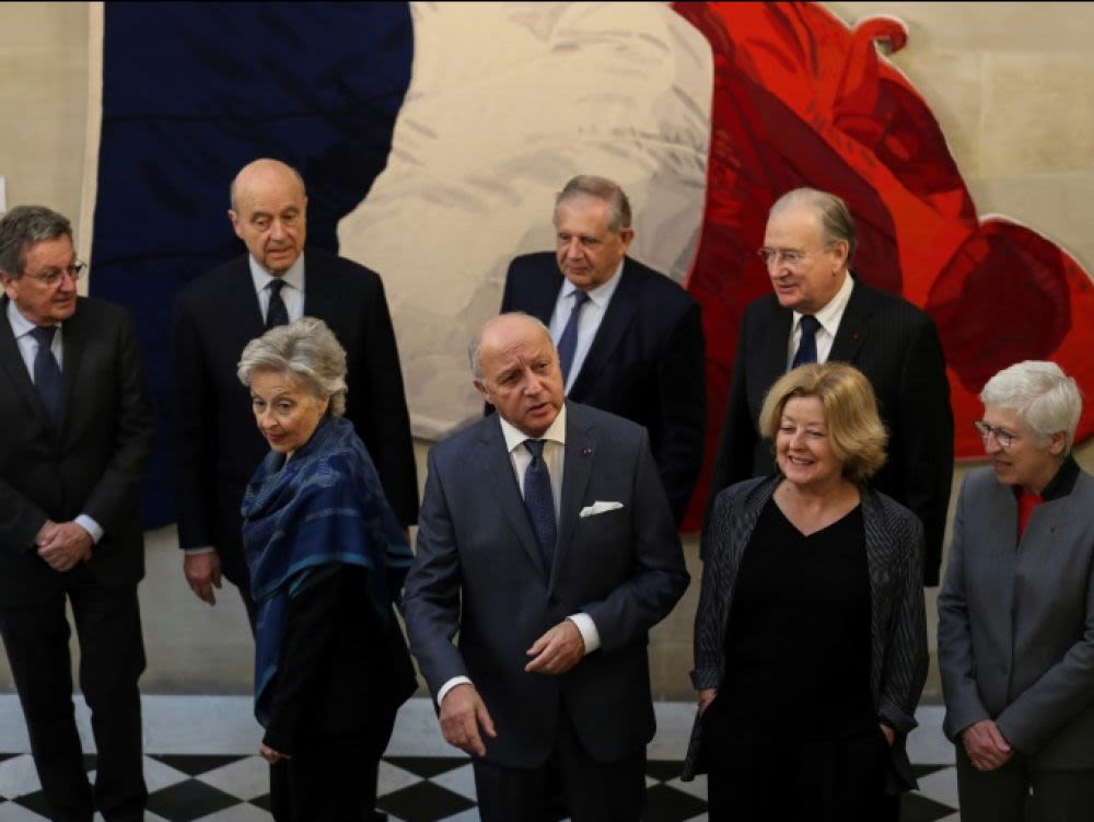 Laurent Fabius et sept membres du Conseil Constitutionnel, en 2019 / AFP